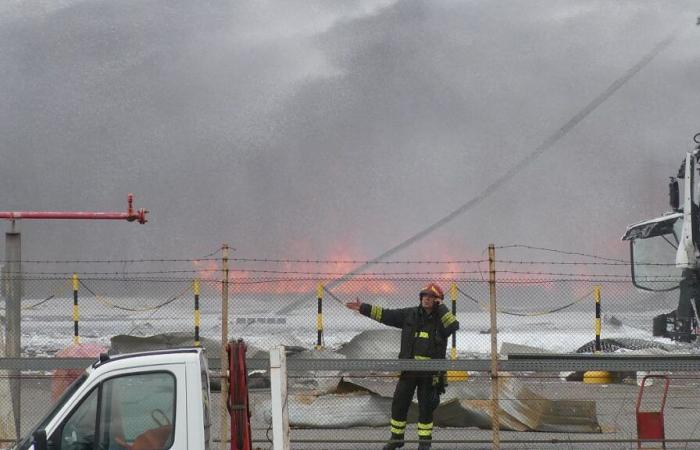 Italia: explosión en depósito de combustible mata al menos a dos personas