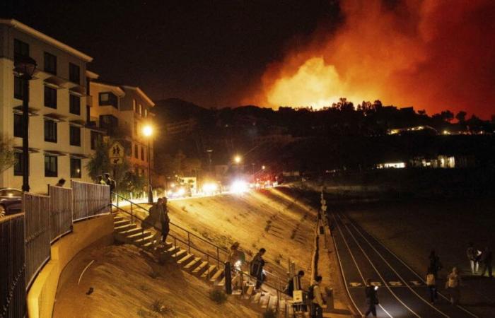 900 hectáreas arrasadas por el humo cerca de Los Ángeles