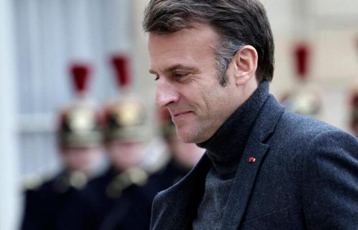 Emmanuel Macron recibe el martes a los jefes de partidos y grupos parlamentarios, a excepción de LFI y RN