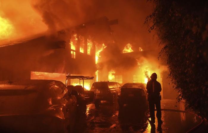 Incendio cerca de Los Ángeles | Miles de personas evacuadas de Malibú