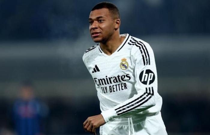 Los exámenes de Kylian Mbappé se aplazan al jueves tras su baja por lesión ante el Atalanta Bérgamo