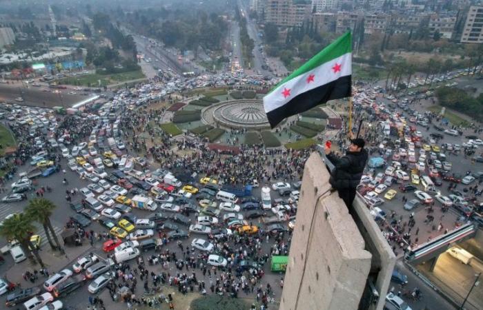 En Siria, la bandera de la independencia vuelve a estar en servicio