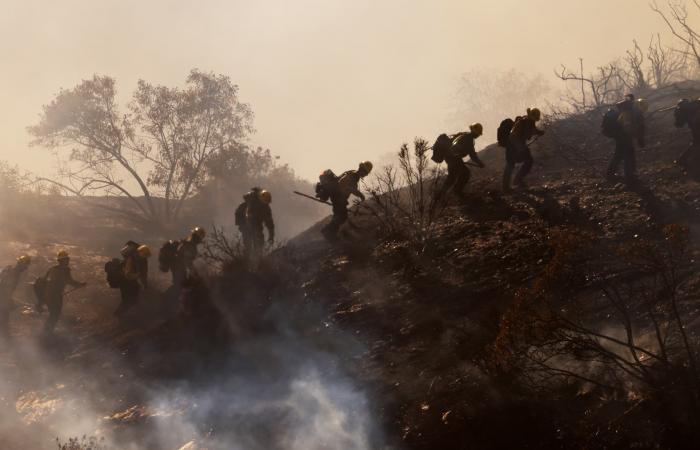 Las impresionantes imágenes del megaincendio en Malibú, donde miles de vecinos fueron evacuados