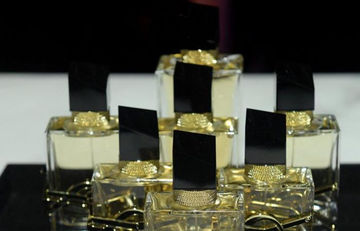 La venta de perfumes falsos está creciendo, ¿cómo evitar dejarse engañar?