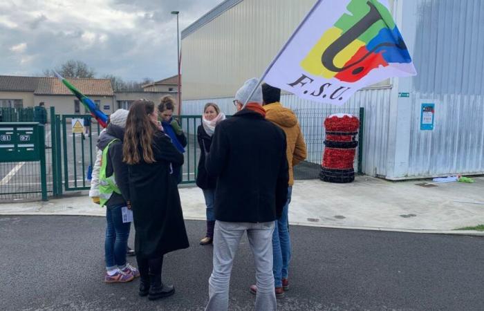 “Para defender nuestra hermosa escuela pública”: los profesores se movilizan frente a las escuelas de Loira Atlántico