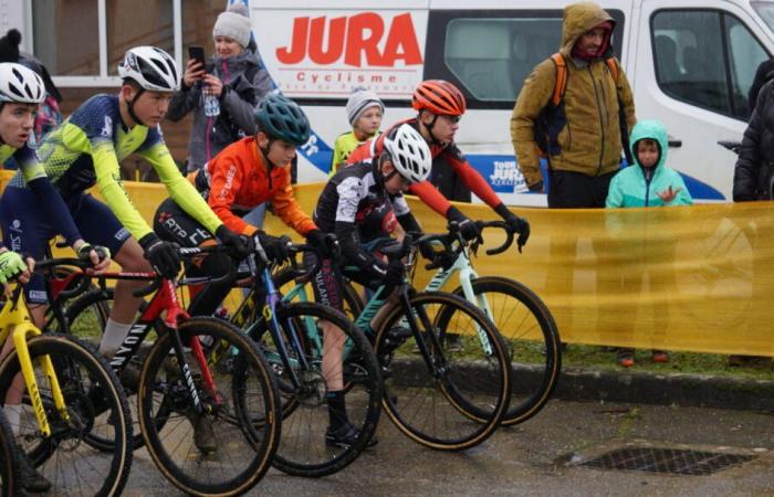 Ciclismo Creusot: Mathieu Perroux al pie del podio en las Regionales de Château Chinon, Hugo Antunes al podio en el Jura