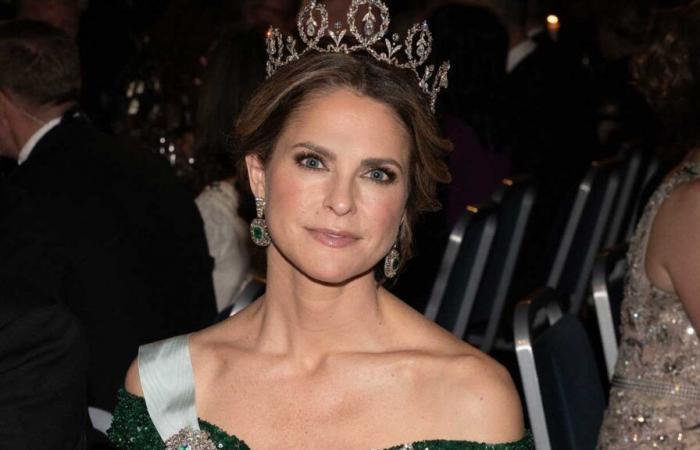 El chispeante regreso de la princesa Madeleine a los premios Nobel con un vestido de cola voluminosa y la tiara Connaught