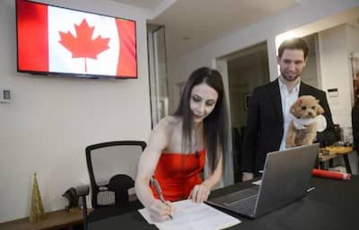 La campeona mundial de patinaje artístico Deanna Stellato-Dudek se convierte en canadiense para ir a los Juegos Olímpicos