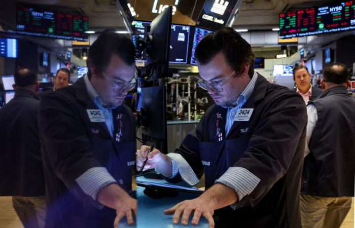 Wall Street termina en orden desorganizado, nuevo récord para el NASDAQ