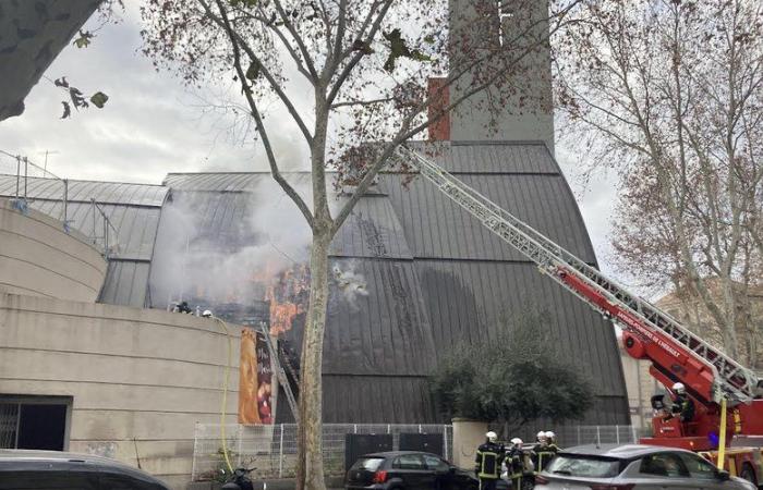 Incendio en curso en la iglesia de Saint-François, cerca de la estación de Montpellier: bomberos presentes, tráfico cortado