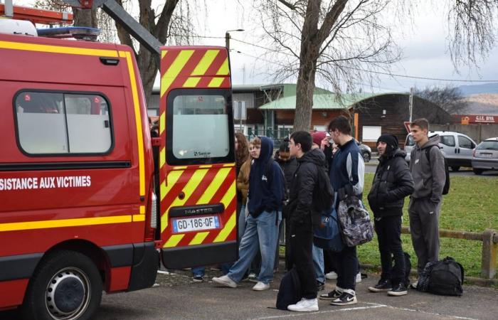 Volcaron un autobús para formar a estos estudiantes de Alto Loira en caso de accidente