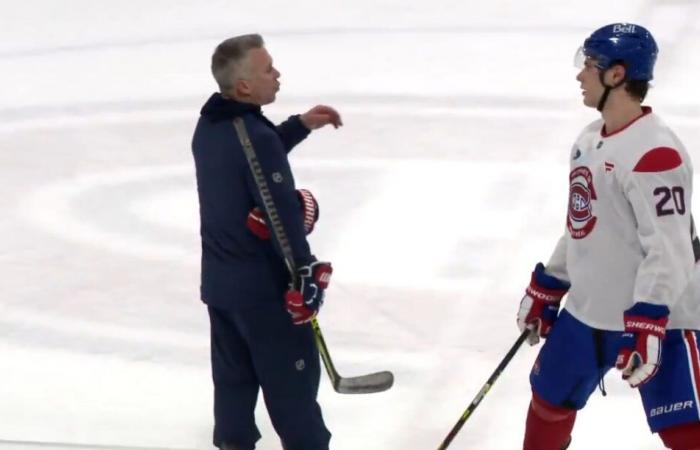 Larga discusión entre Juraj Slafkovsky y Martin St-Louis en el entrenamiento de esta mañana