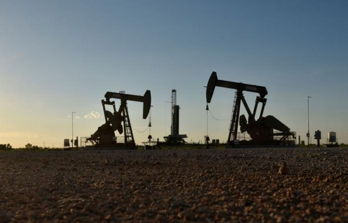 El petróleo registró pocos cambios, ya que la débil demanda contrarresta los riesgos de suministro relacionados con las sanciones