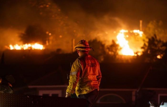 La ciudad de Malibú sigue bajo amenaza de incendio, miles de personas han sido evacuadas