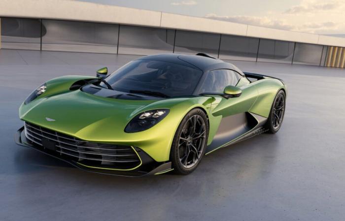 El nuevo Aston Martin Valhalla se suma al paraíso de los superdeportivos