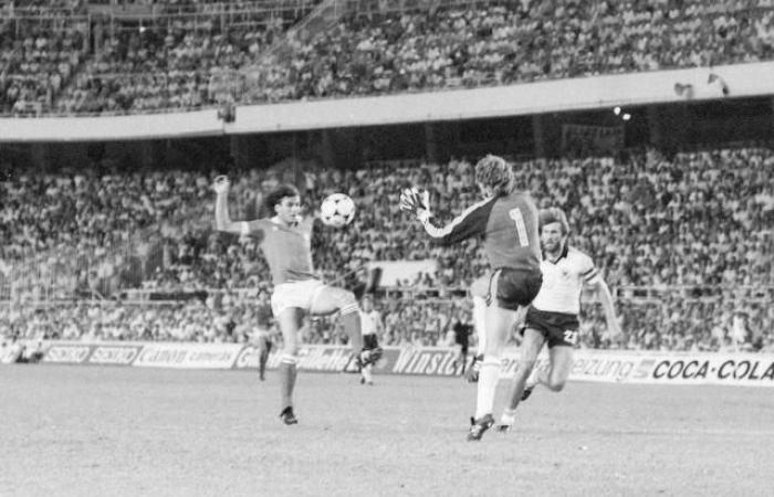 Sorteo a beneficio de la Teletón de una camiseta que lució Patrick Battiston contra Alemania en Sevilla en el Mundial de 1982