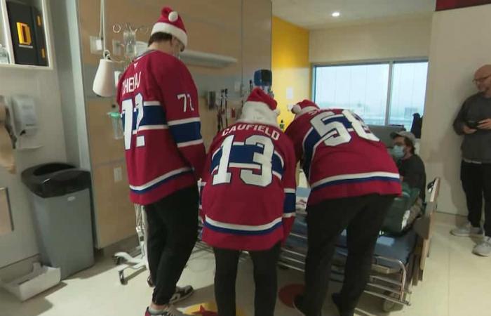 Xhekaj, Caufield y Savard regalan sonrisas a niños enfermos