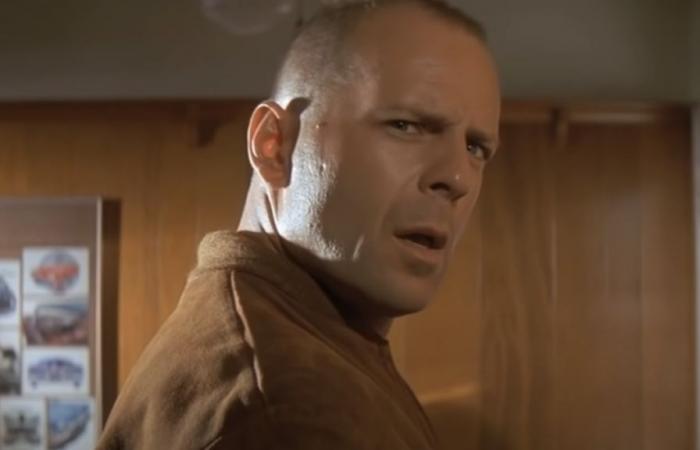 La familia de Bruce Willis está ‘orando por un milagro’ mientras planean la Navidad, al tiempo que hace una promesa especial a sus fans