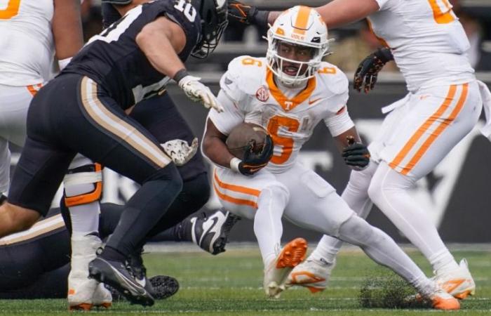 Juego terrestre de Tennessee, experiencia en un campo de juego nivelado en climas fríos para el fútbol de diciembre en el estadio de Ohio