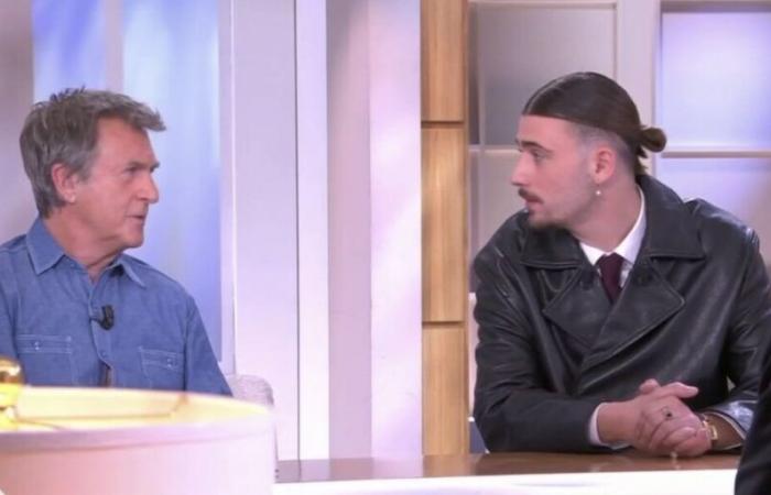 “No sé…”: Pierre Garnier avergonzado por François Cluzet que le habla de un cantante francés muy famoso (ZAPTV)