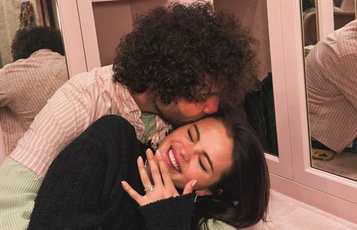 Selena Gomez comprometida con Benny Blanco, muestra anillo