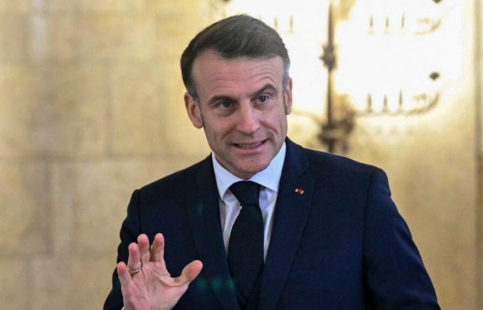 Macron apura su regreso a París, ¿para una cita antes de la noticia?