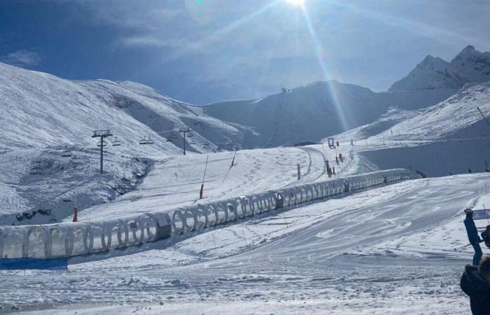 Con salida desde Toulouse, esta estación de los Pirineos es accesible mediante un paquete de autobús y esquí a precios económicos.