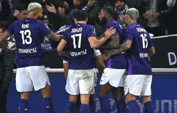 Toulouse logra la victoria ante el Saint-Etienne (2-1) y sube temporalmente a la primera parte de la clasificación