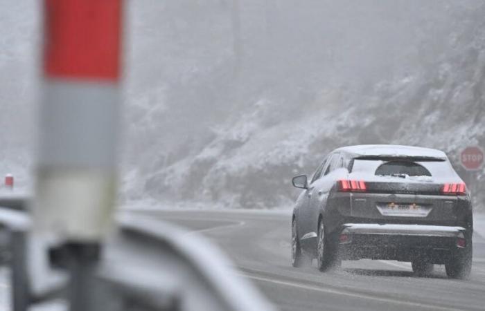 el departamento puso vigilancia sobre hielo de nieve amarillo