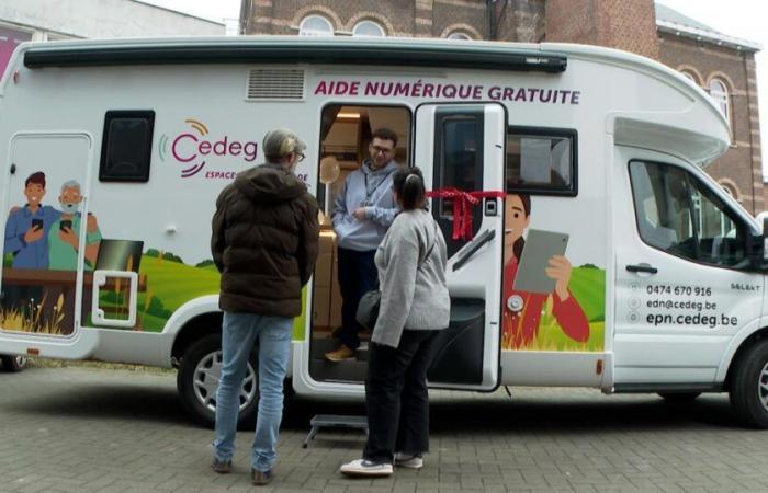 Una autocaravana contra la brecha digital en los pueblos.