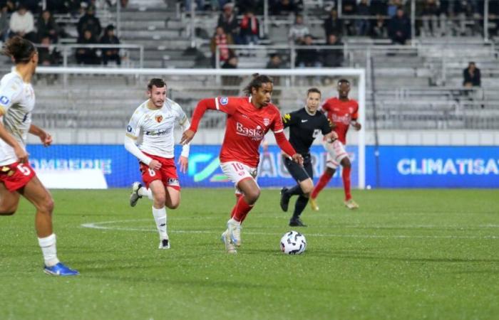 NÎMES OLYMPIQUE Unidos en el alambre, Nîmes colgado en la capital