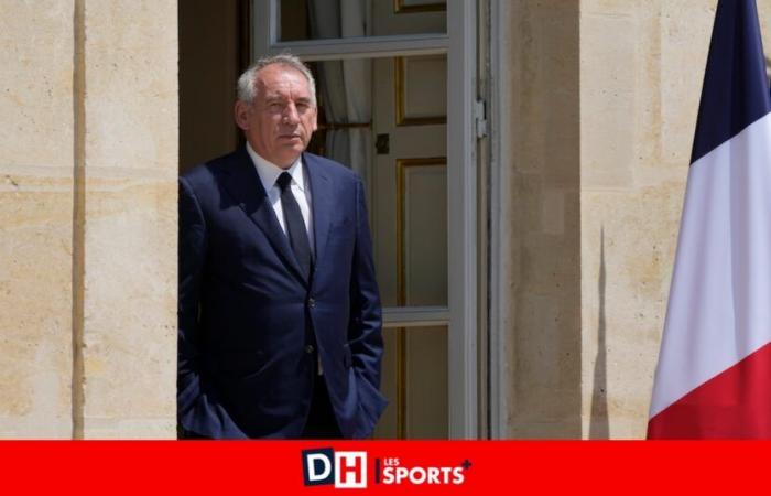 François Bayrou se convierte oficialmente en Primer Ministro de Francia, el traspaso de poder con Barnier se producirá a las 17:00 horas (EN VIVO)