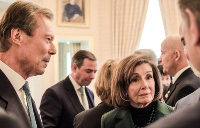 La ex presidenta de la Cámara de Representantes, Nancy Pelosi, resultó herida y hospitalizada mientras viajaba a Luxemburgo