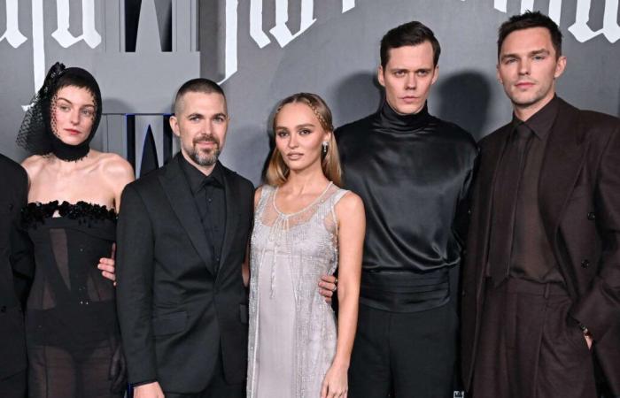 Lily-Rose Depp luce angelical en el estreno de ‘Nosferatu’ en Los Ángeles