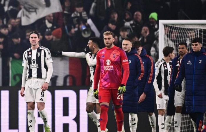 La Juve, pita tras el empate 2-2 ante el Venecia. Y Vlahovic discute con la curva.