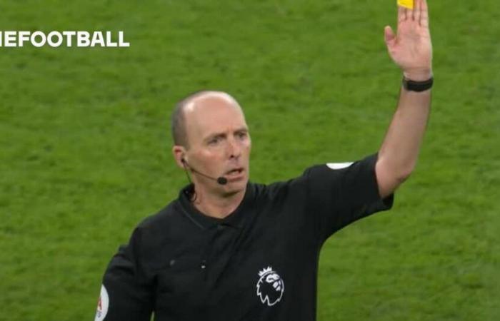 Mike Dean dice que el árbitro ‘100%’ cometió un gran error en la primera mitad que hará que Arne Slot escupe fuego