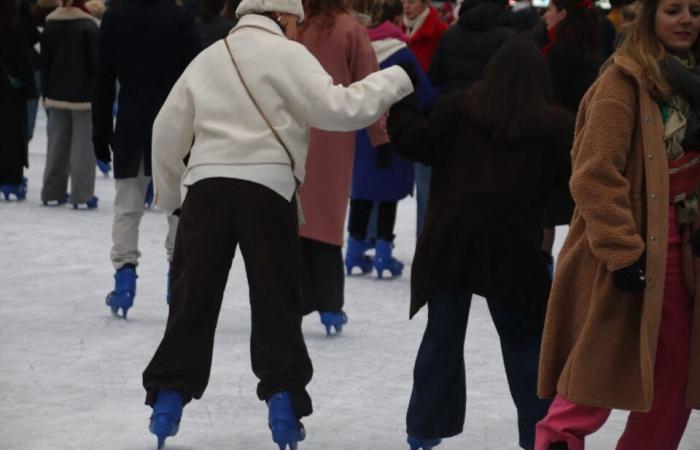 En París, el regreso de la inmensa pista de hielo del Grand Palais encanta a los visitantes