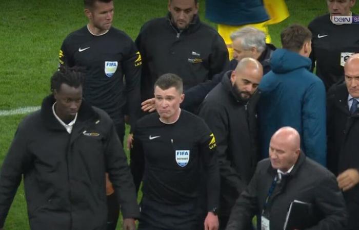 tarjeta roja, entrenadores al borde del campo, árbitro escoltado… final de partido muy tenso en el Vélodrome