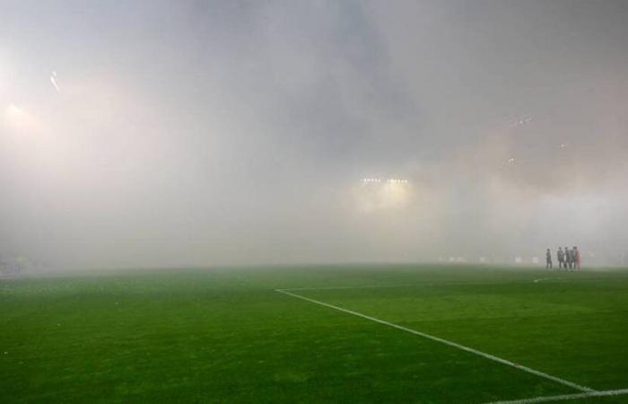 La locura pirotécnica causa perturbaciones en el juego del St. Pauli