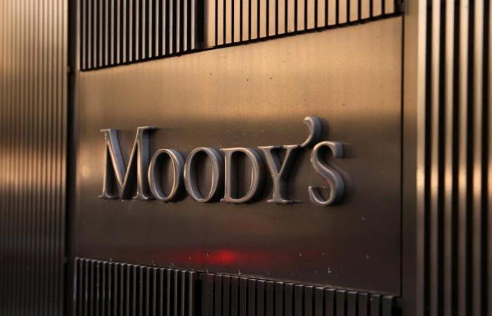 La agencia de calificación Moody’s rebaja un escalón la nota de Francia, hasta Aa3, tras la toma de posesión de François Bayrou