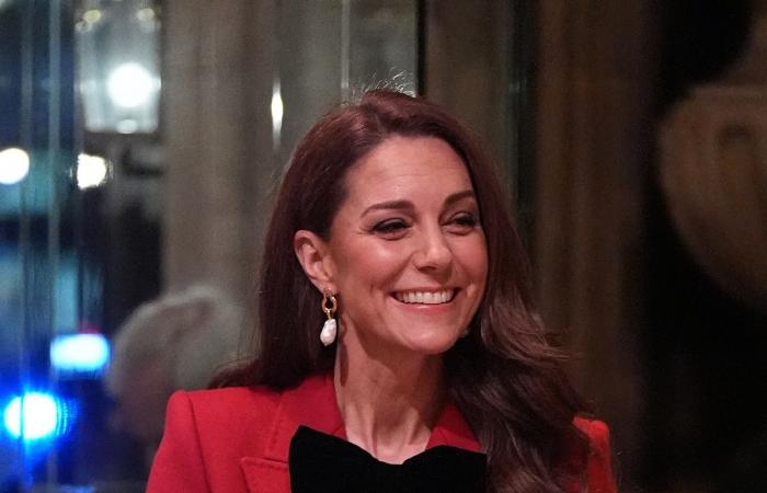 Este accesorio muy de moda visto en Kate Middleton solo cuesta unos veinte euros