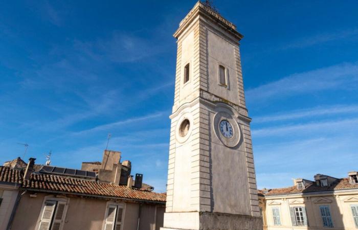 Gard. Esta sublime torre estuvo “desnudada” durante casi un año, ya no es así…