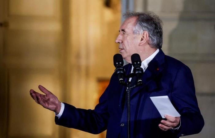 Francia: François Bayrou comienza sus consultas en Matignon