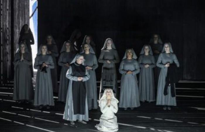 Diálogos incorruptibles de los carmelitas de Olivier Py en el Théâtre des Champs-Élysées