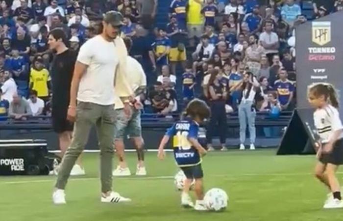 Edinson Cavani y el tierno momento jugando con sus hijos en La Bombonera tras no poder estar en Boca Junior vs Independiente