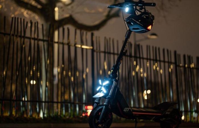 Por la noche está oscuro, incluso en bicicleta.