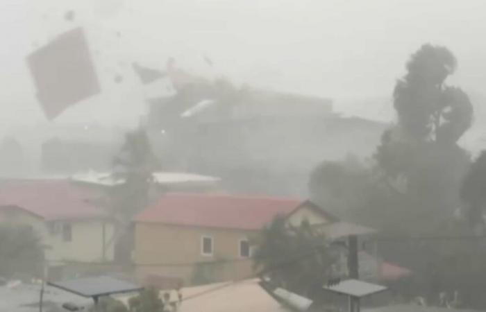 Tejados volados, aeropuerto devastado… Impresionantes imágenes de los daños en el archipiélago