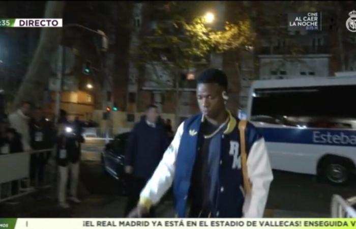 Ancelotti deja a Vinicius en el banquillo y le da el consejo final antes de bajar del autobús: “Cuidado…”