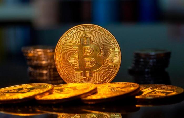 Bitcoin en “Le Monde”, de juguete geek a moneda tomada en serio