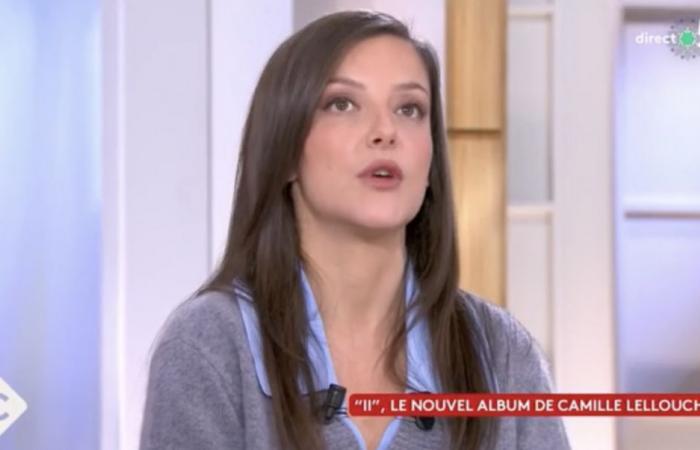 Camille Lellouche con los ojos húmedos, evoca una pérdida repentina